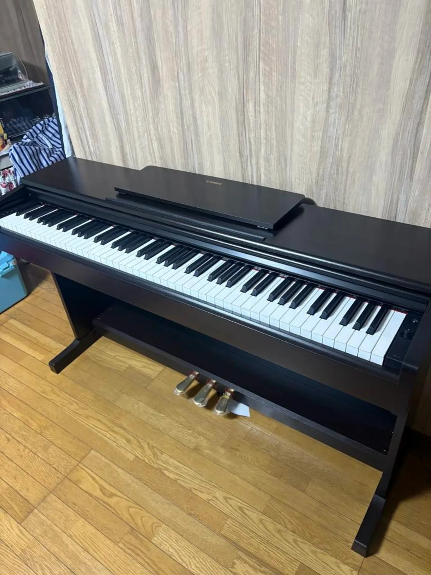ピアノ組立作業