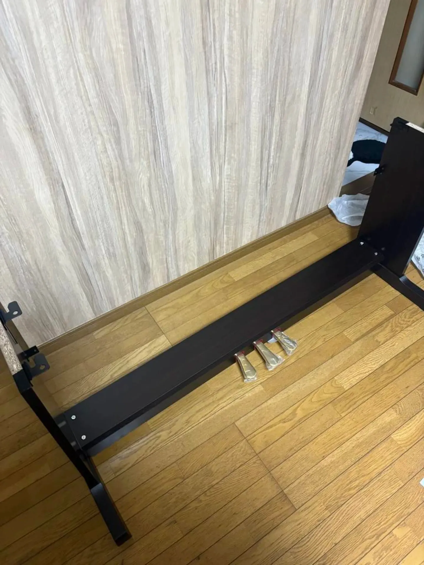 ピアノ組立作業